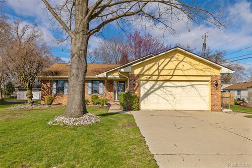 46405 Oaklawn Street, Macomb Township, MI, 48042 | Card Image