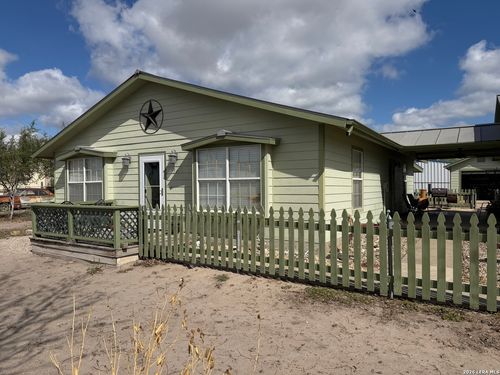 104 Jonathan, Three Rivers, TX, 78071-3274 | Card Image