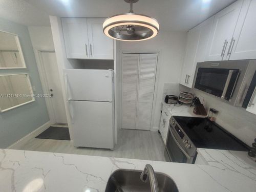 apt-217-300 Golden Isles Dr, Hallandale Beach, FL, 33009-5832 | Card Image