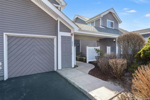 290-290 W Midland Pond Ct, Moriches, NY, 11955-1710 | Card Image