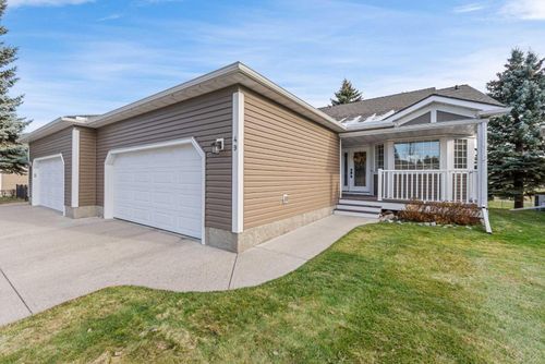 49 Douglasbank Gardens Se, Home with 3 bedrooms, 3 bathrooms and 4 parking in Calgary AB | Card Image