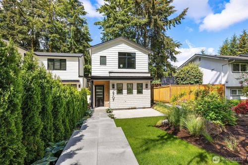6707 117th Ave Ne, Kirkland, WA, 98033-8423 | Card Image