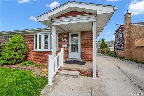 2704 Dunlop St, Trenton, MI, 48183-4166 | Card Image
