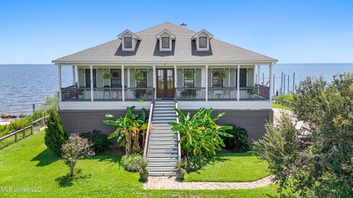 6619 Belle Fontaine Dr, Ocean Springs, MS, 39564-7944 | Card Image