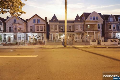 337 Summer Ave, Newark, NJ, 07104-2810 | Card Image