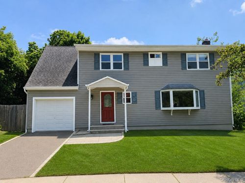 6 Chalden Court, Huntington, NY, 11746 | Card Image