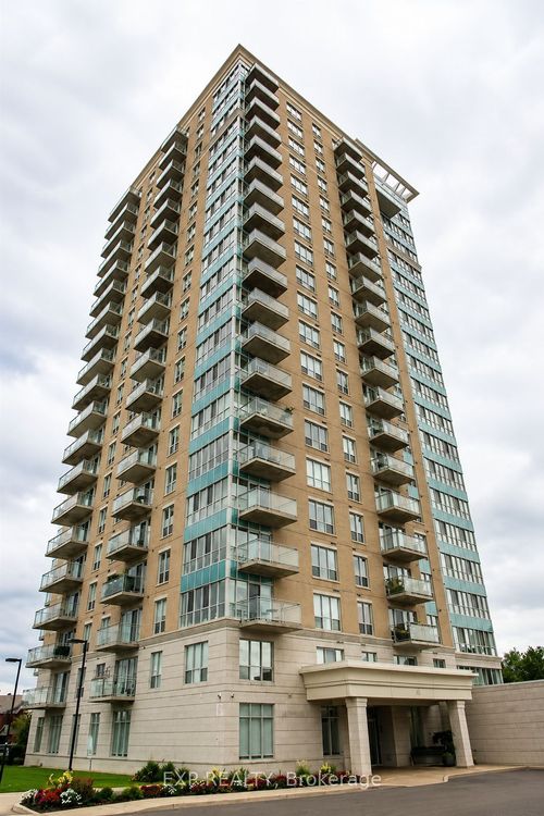 204-90 Landry Street, Vanier and Kingsview Park, ON, K1L0A9 | Card Image