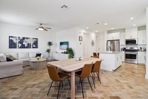 511 Surfbird Ln, Imperial Beach, CA, 91932-1515 | Card Image