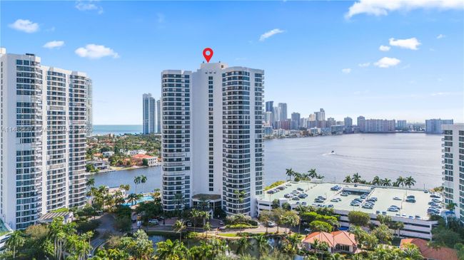 303 - 19101 Mystic Pointe Dr, Condo with 2 bedrooms, 2 bathrooms and null parking in Aventura FL | Image 2