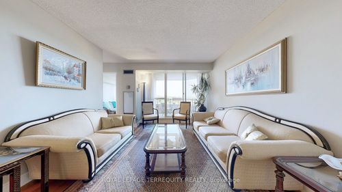 917-32 Clarissa Dr, Richmond Hill, ON, L4C9R7 | Card Image