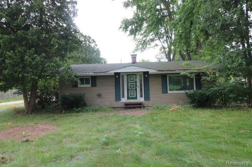 6048 N Lapeer Rd, Fostoria, MI, 48435-9645 | Card Image