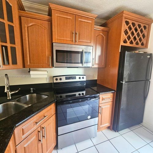 apt-208-5460 W 21st Ct, Hialeah, FL, 33016-2075 | Card Image