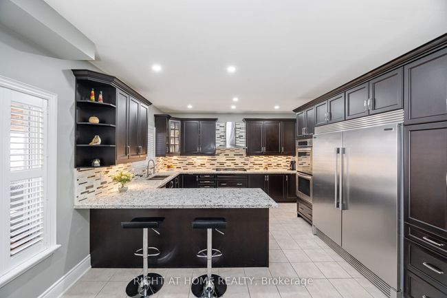 105 Royal Dr West, House other with 6 bedrooms, 5 bathrooms and 4 parking in Brampton ON | Image 12