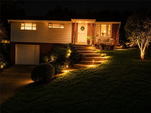 90 Sierra Dr, Pittsburgh, PA, 15239-2444 | Card Image