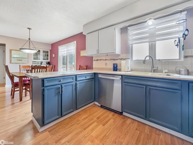 1604 Club View Dr, Home with 3 bedrooms, 2 bathrooms and 2 parking in Hampton IA | Image 4
