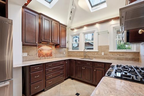 79 Red Ground Rd, Roslyn Heights, NY, 11577-1709 | Card Image