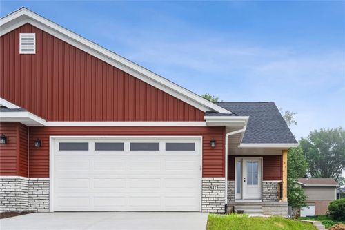 817 Prairie View Dr, West Branch, IA, 52358-8808 | Card Image