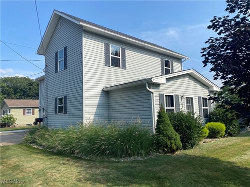 231 4th St Se, New Philadelphia, OH, 44663-4011 | Card Image