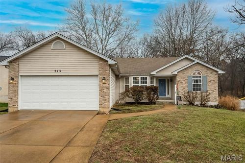 2211 Castlegate Dr, Imperial, MO, 63052-3820 | Card Image