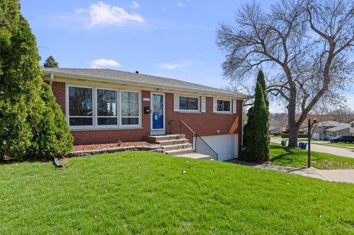 1325 Hillside Dr, Bettendorf, IA, 52722-3089 | Card Image