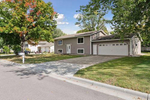 571 N Park Ave, Le Center, MN, 56057-1407 | Card Image