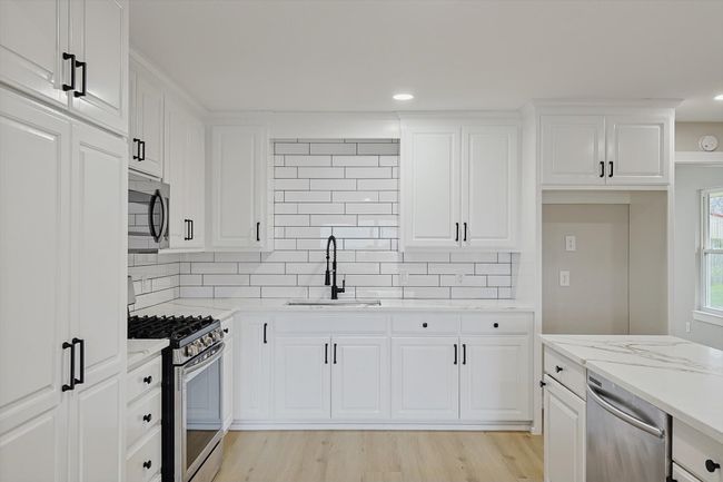 1016 Cavender Dr, House other with 4 bedrooms, 2 bathrooms and null parking in Hurst TX | Image 5