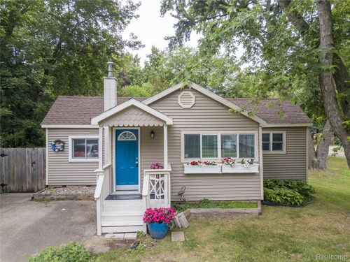 3110 Brisbane St, Commerce Township, MI, 48390-1118 | Card Image