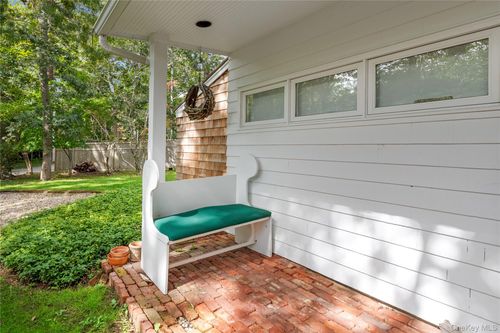 197 Hog Creek Rd, East Hampton, NY, 11937-4307 | Card Image
