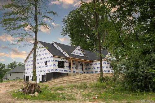 9744 Chalfonte Dr, Brighton, MI, 48116-8446 | Card Image