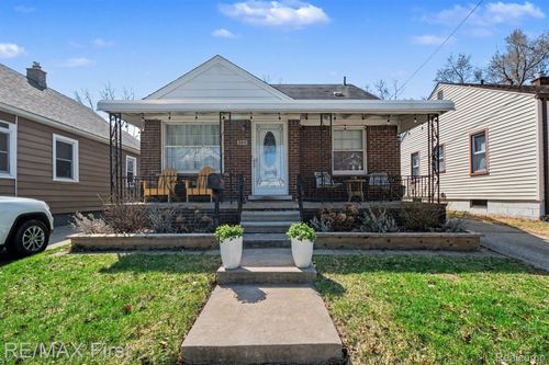 560 E Oakridge St, Ferndale, MI, 48220-1335 | Card Image