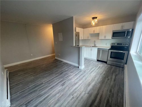 102-385 Melvin Ave, Hamilton, ON, L8H2K6 | Card Image