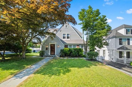 72 Grand Blvd, Scarsdale, NY, 10583-5221 | Card Image