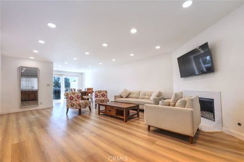 23-9325 Sunland Park, Sun Valley, CA, 91352 | Card Image