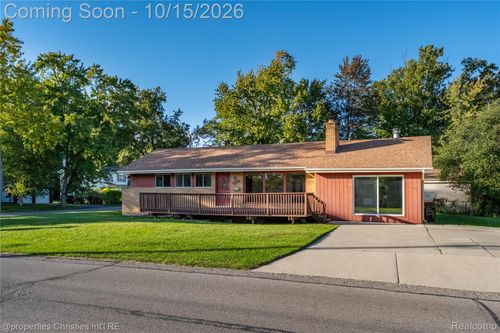 15840 Webster Ave, Southfield, MI, 48076-1521 | Card Image