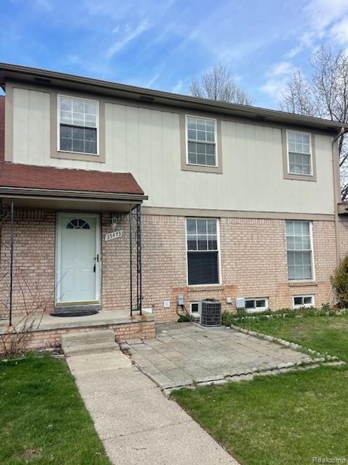 35473 Turner Dr, Sterling Heights, MI, 48312-3664 | Card Image