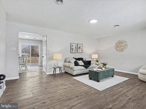 207 Steves Ln, ELIZABETHVILLE, PA, 17023-8857 | Card Image