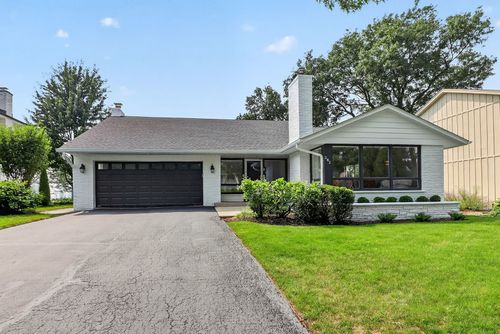 282 Stonegate Rd, Clarendon Hills, IL, 60514-1033 | Card Image