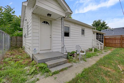 2400 1/2 Walnut St, Anderson, IN, 46016-5366 | Card Image
