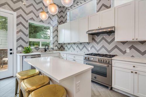 1-1214 Delano St, Austin, TX, 78721-2104 | Card Image