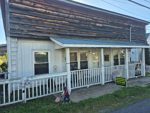 718 E Main St, Fries, VA, 24330-4467 | Card Image
