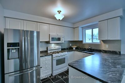 22 Silversands Cres, House other with 2 bedrooms, 3 bathrooms and 6 parking in Wasaga Beach ON | Image 3