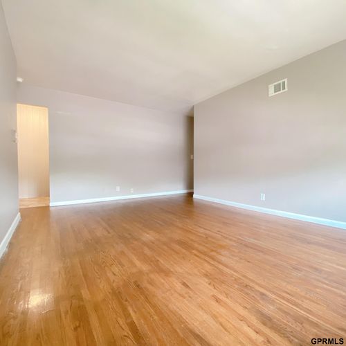 4815 Ames Avenue, Omaha, NE, 68104 | Card Image