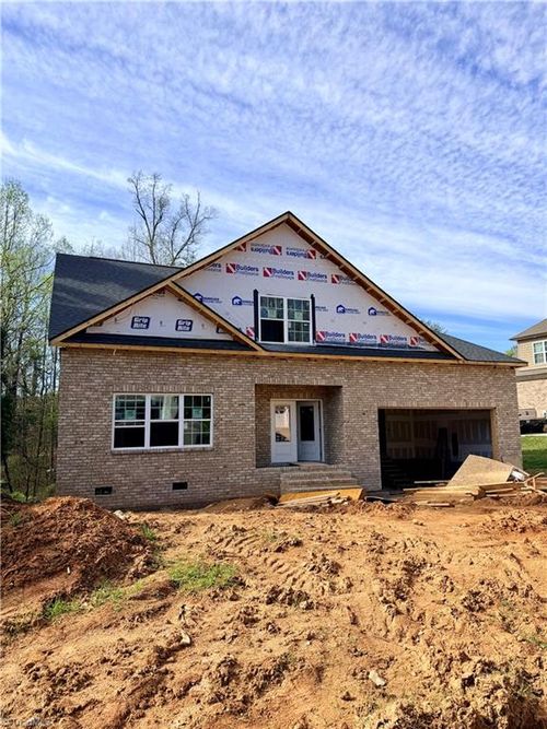 4642 Pebble Lake Dr, Pfafftown, NC, 27040-9276 | Card Image