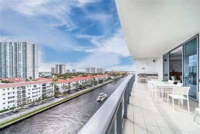 710 - 3300 Ne 188th St, Condo with 3 bedrooms, 5 bathrooms and null parking in Aventura FL | Image 2