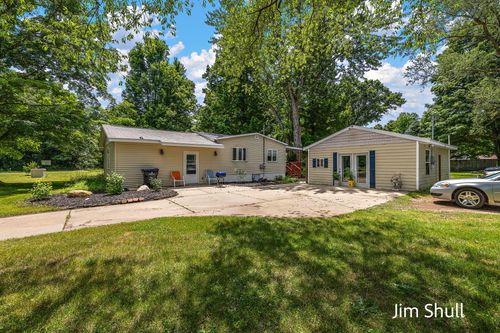 37920 22nd St, Kalamazoo, MI, 49009-9242 | Card Image