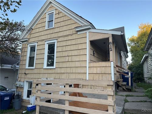 812 Highland St, Syracuse, NY, 13203-1280 | Card Image