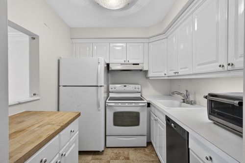 19 Hastings B, West Palm Beach, FL, 33417-1209 | Card Image