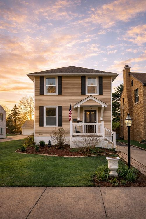 209 S Commonwealth Ave, Aurora, IL, 60506-4817 | Card Image