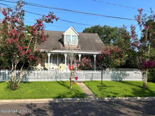 204 Arlington Ave, Natchez, MS, 39120-3549 | Card Image