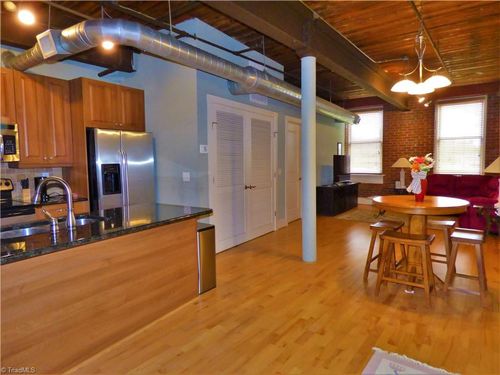 ste-301-836 Oak St, Winston Salem, NC, 27101-1415 | Card Image
